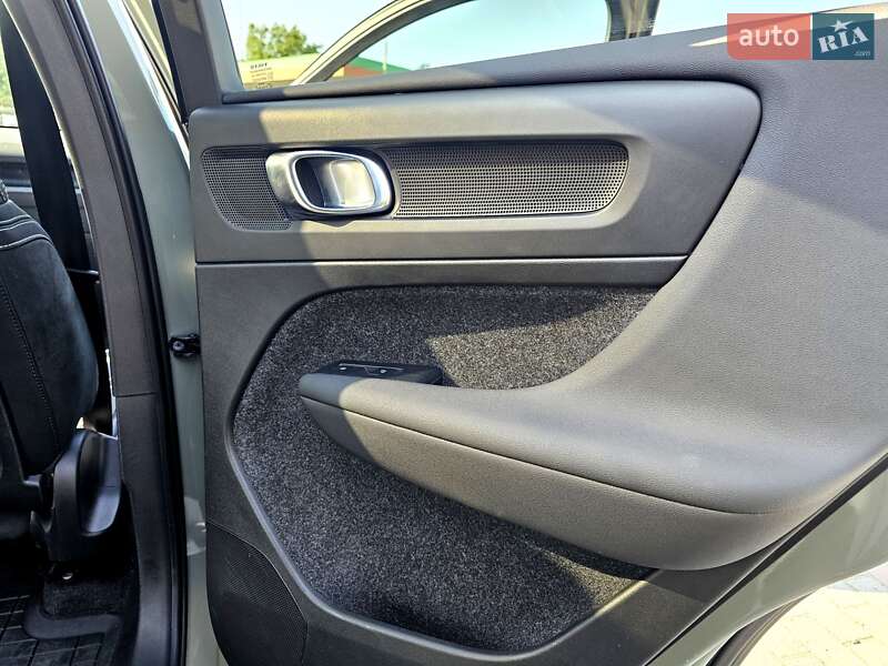 Внедорожник / Кроссовер Volvo C40 Recharge 2023 в Сваляве