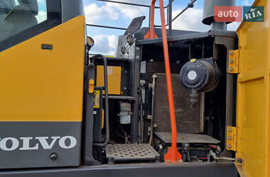 Гусеничный экскаватор Volvo EC 140EL 2017 в 