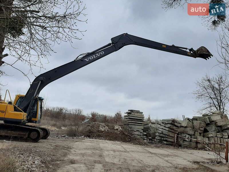 Гусеничний екскаватор Volvo EC 210B LC 2002 в Києві