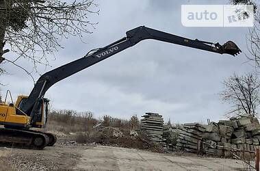 Гусеничный экскаватор Volvo EC 210B LC 2002 в 