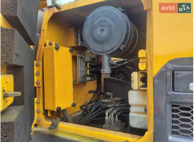 Гусеничний екскаватор Volvo EC 220DL 2014 в Бродах