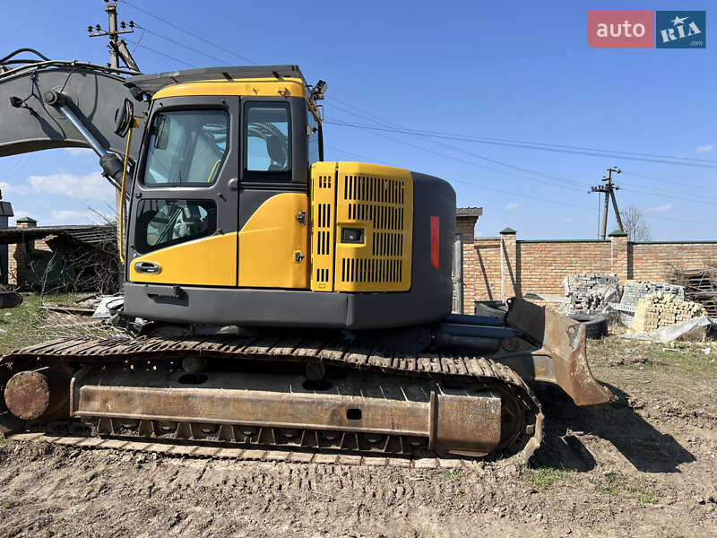 Гусеничний екскаватор Volvo EC 240CL 2008 в Луцьку
