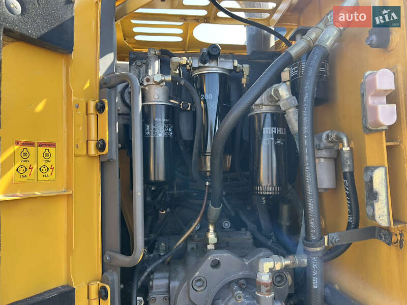 Гусеничний екскаватор Volvo EC 240CL 2008 в Луцьку