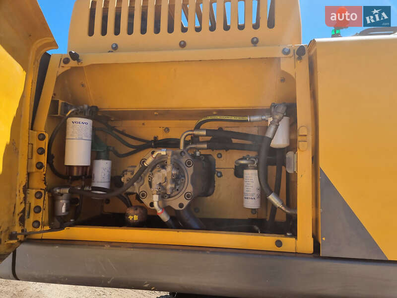 Гусеничный экскаватор Volvo EC 300DL 2014 в Одессе