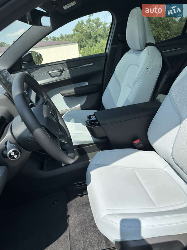 Внедорожник / Кроссовер Volvo EX30 2024 в Киеве