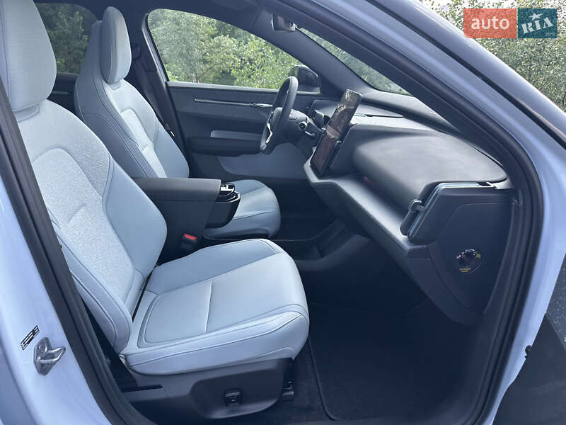 Внедорожник / Кроссовер Volvo EX30 2024 в Киеве