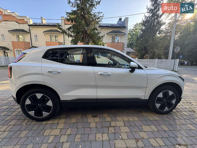Внедорожник / Кроссовер Volvo EX30 2024 в Ивано-Франковске