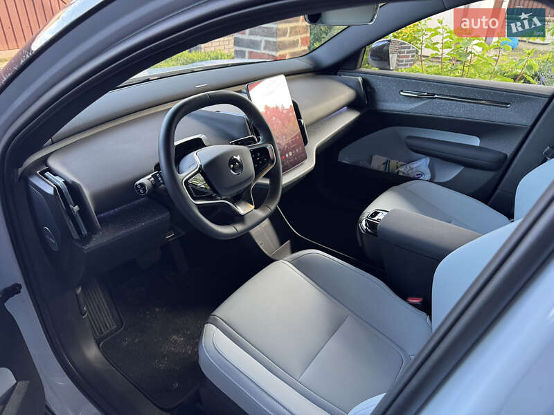 Внедорожник / Кроссовер Volvo EX30 2023 в Киеве
