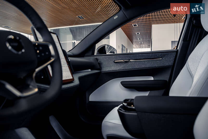 Внедорожник / Кроссовер Volvo EX30 2024 в Харькове