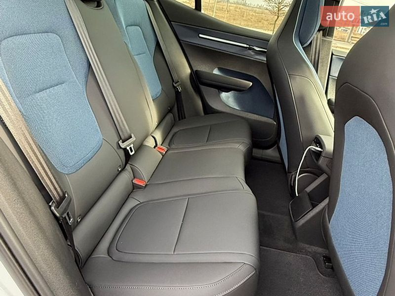 Внедорожник / Кроссовер Volvo EX30 2023 в Киеве