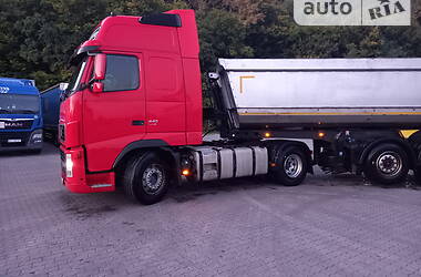 Тягач Volvo F12 2008 в Тячеве