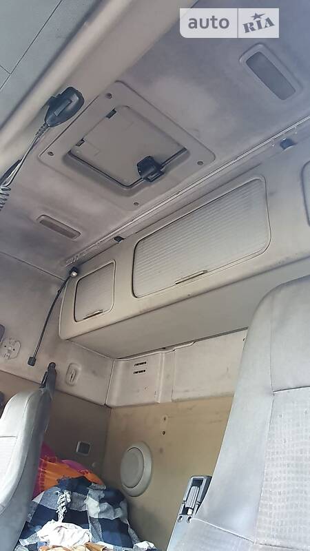 Контейнеровоз Volvo FH 12 2003 в Ужгороді