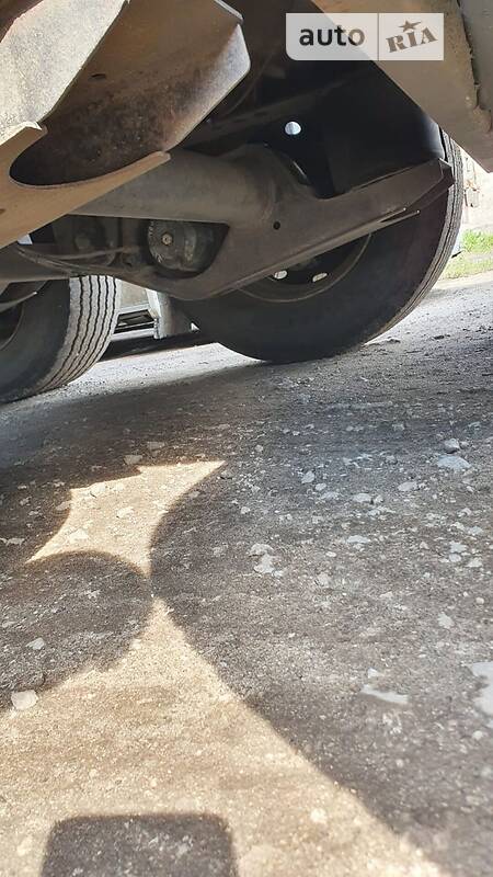 Контейнеровоз Volvo FH 12 2003 в Ужгороді