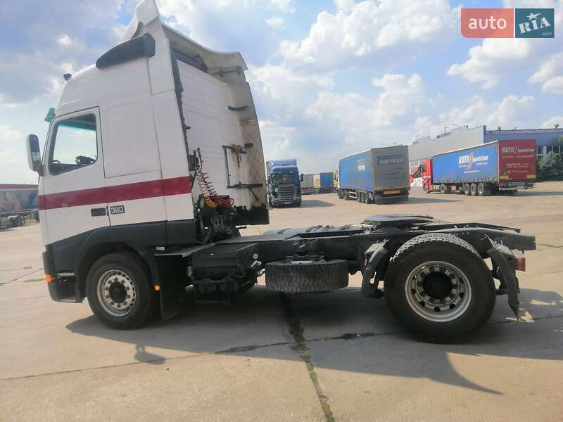 Тягач Volvo FH 12 2000 в Черноморске