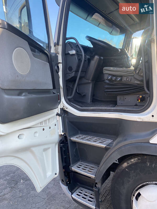 Самосвал Volvo FH 12 2003 в Корце