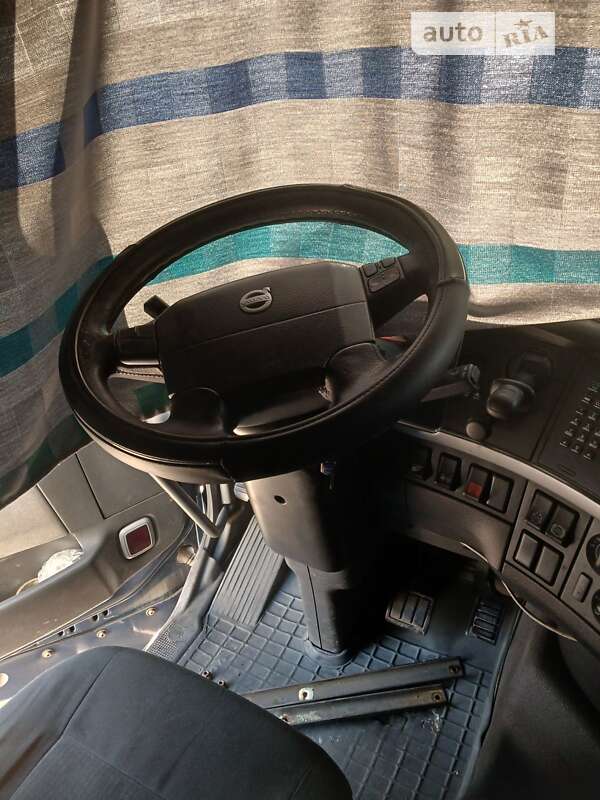 Вантажний фургон Volvo FH 12 2003 в Сумах