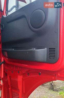 Тягач Volvo FH 12 2001 в 
