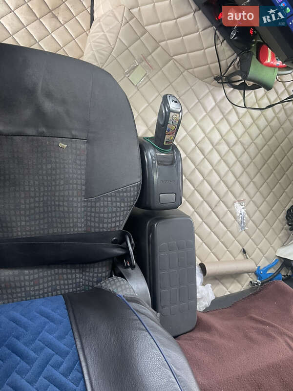 Грузовой фургон Volvo FH 12 2006 в Харькове