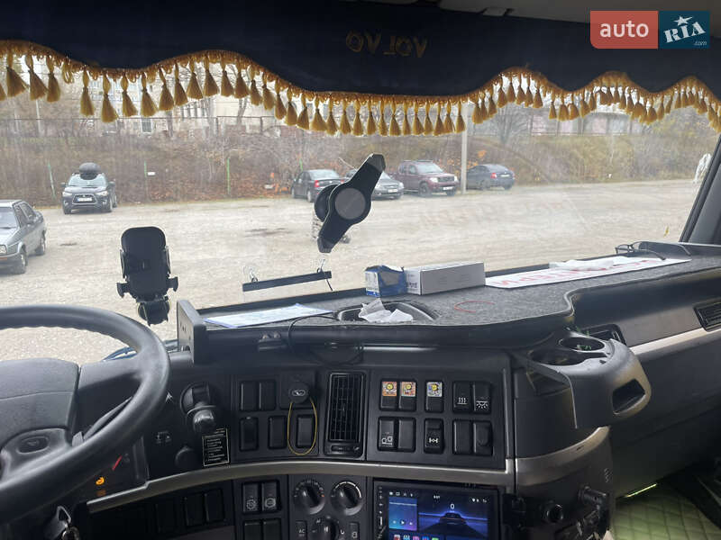 Грузовой фургон Volvo FH 12 2006 в Харькове