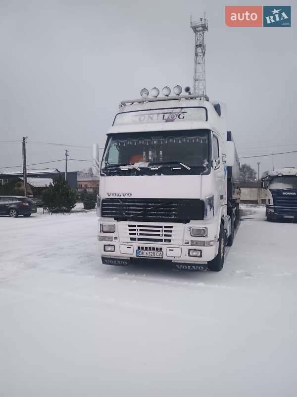 Тягач Volvo FH 12 2002 в Млинове