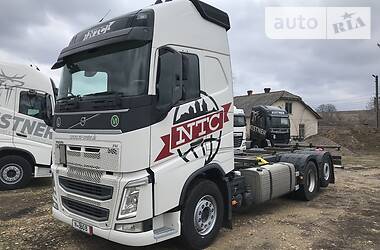 Контейнеровоз Volvo FH 13 2015 в Залещиках