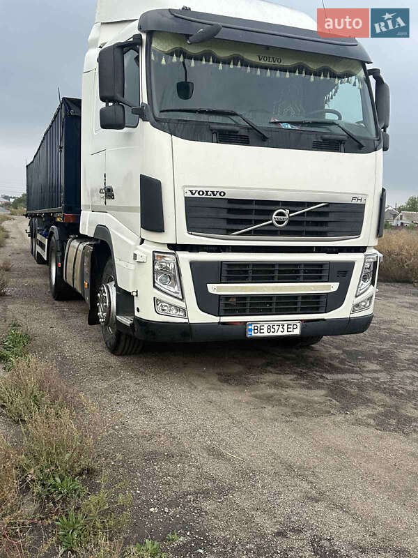 Контейнеровоз Volvo FH 13 2009 в  фото Контейнеровоз Volvo FH 13 2009 в