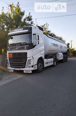 Бензовоз Volvo FH 16 2014 в Киеве