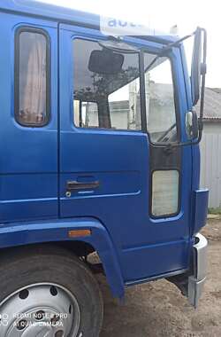 Грузовой фургон Volvo FL 6 1988 в Березане