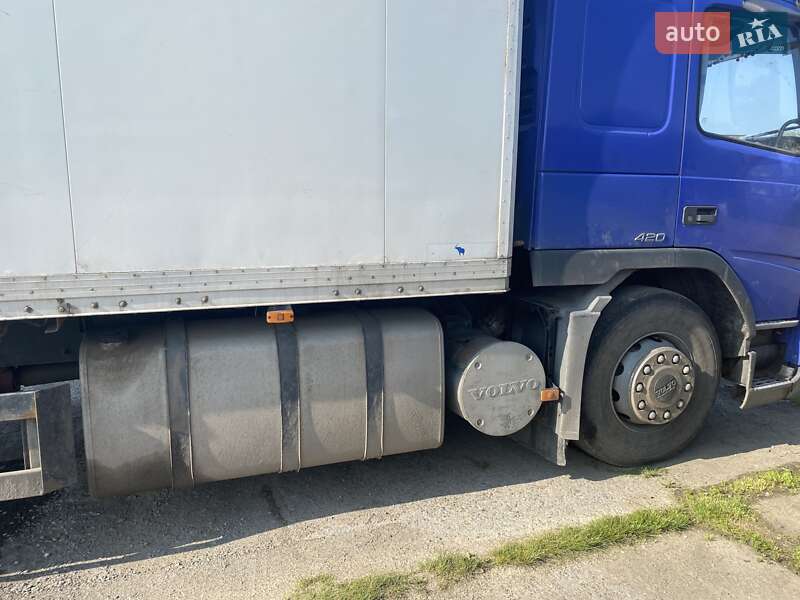 Грузовой фургон Volvo FM 12 2002 в Хмельницком