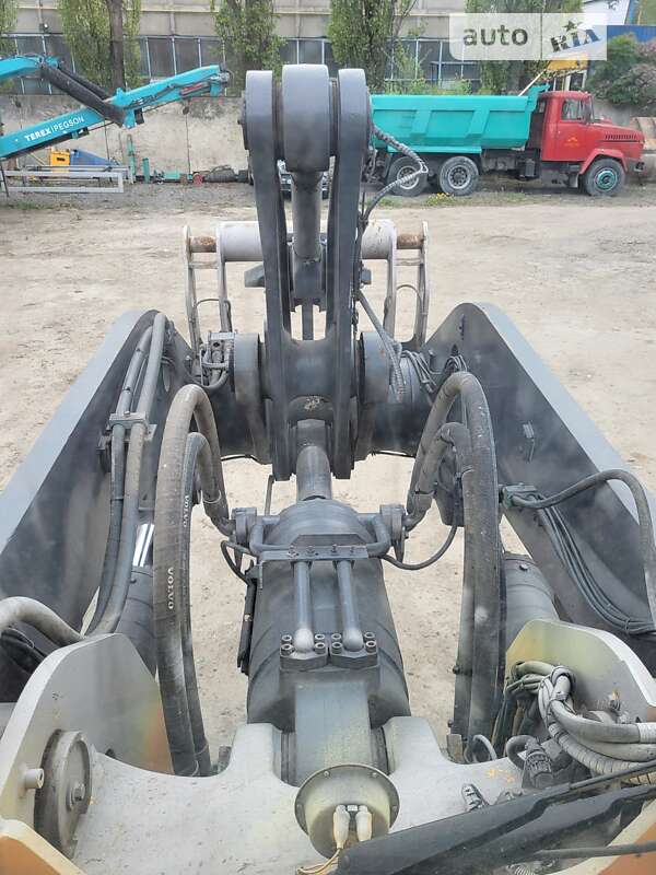 Фронтальный погрузчик Volvo L 180 2007 в Киеве