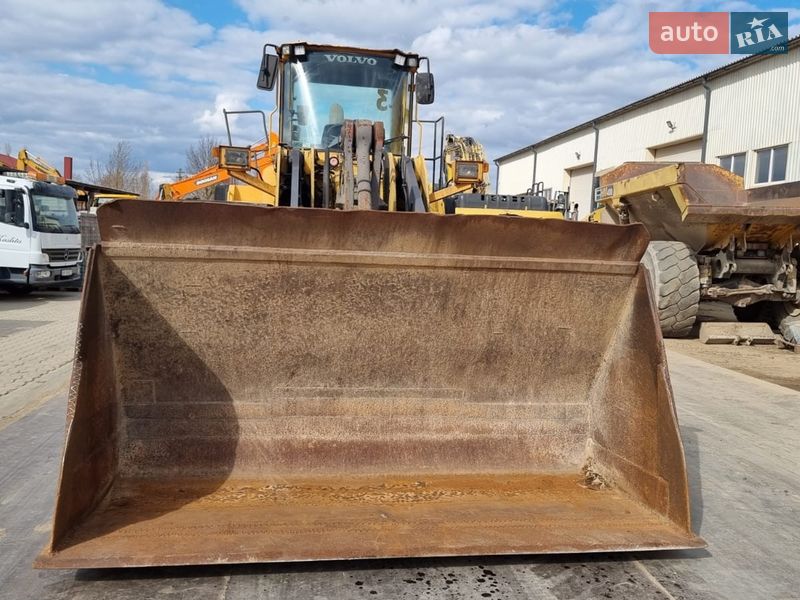 Фронтальні навантажувачі Volvo L 180 2006 в Одесі