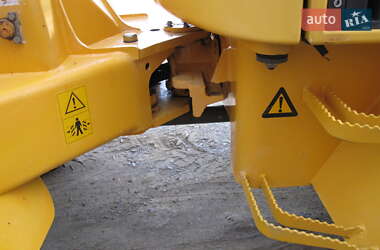 Фронтальный погрузчик Volvo L30B 2002 в 