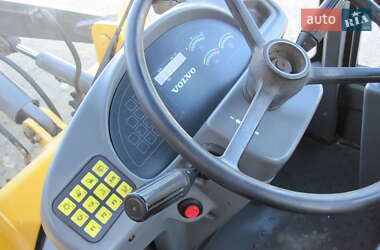 Фронтальный погрузчик Volvo L30B 2002 в 