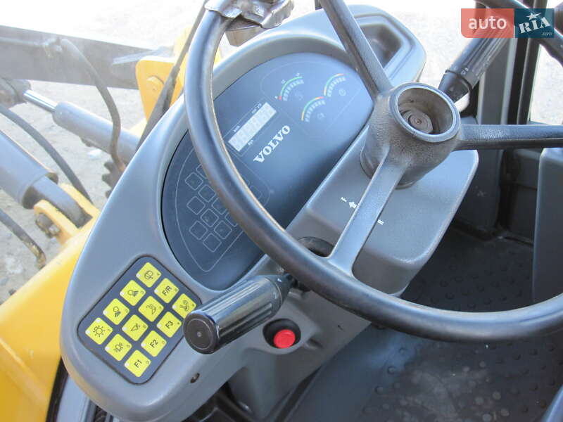 Фронтальні навантажувачі Volvo L30B 2002 в Вінниці