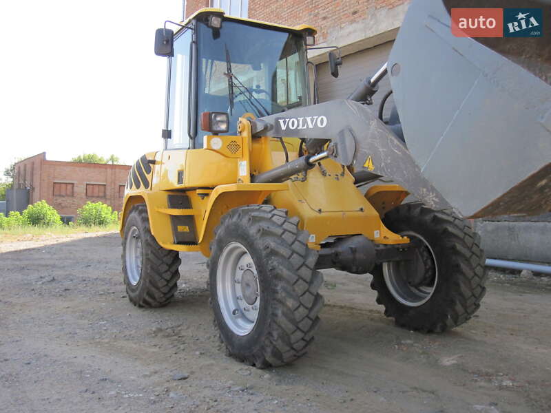 Фронтальный погрузчик Volvo L30B 2002 в Виннице
