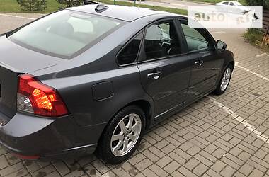 Седан Volvo S40 2010 в Львове