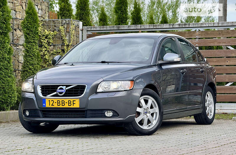 Седан Volvo S40 2011 в Стрию