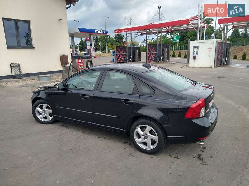 Седан Volvo S40 2012 в Терновке