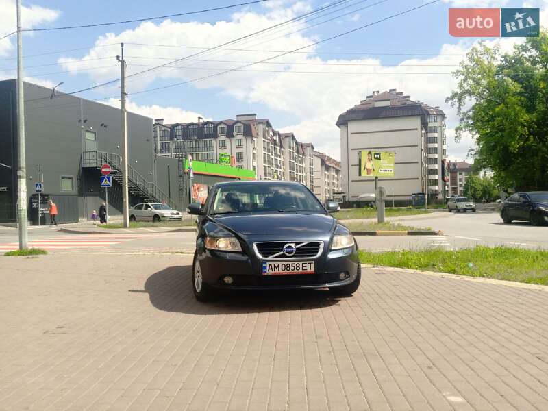 Volvo S40 2011