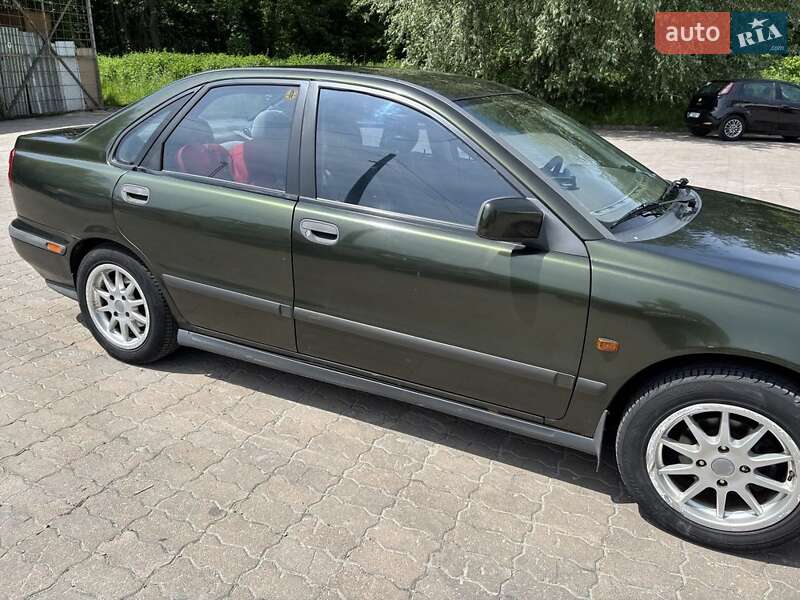 Седан Volvo S40 1996 в Львові