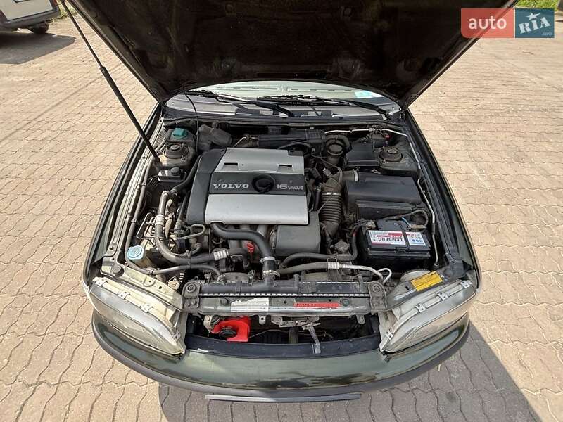 Седан Volvo S40 1996 в Львові