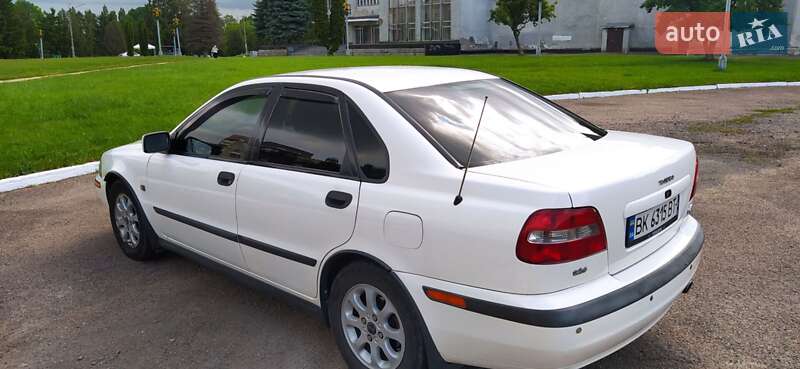 Седан Volvo S40 2001 в Ровно