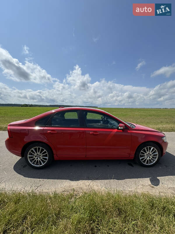 Седан Volvo S40 2010 в Чернигове