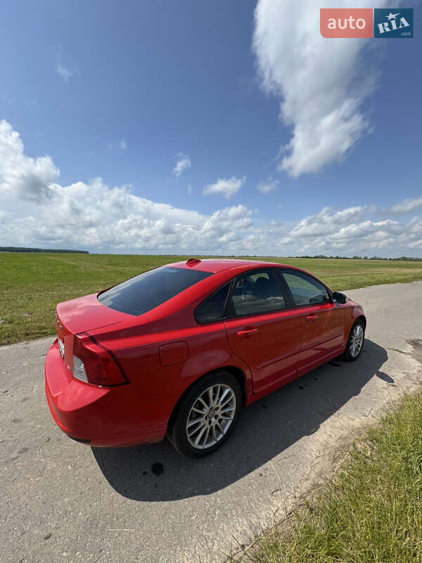 Седан Volvo S40 2010 в Чернигове