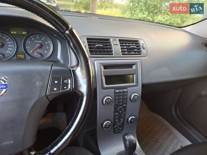 Седан Volvo S40 2012 в Вараше