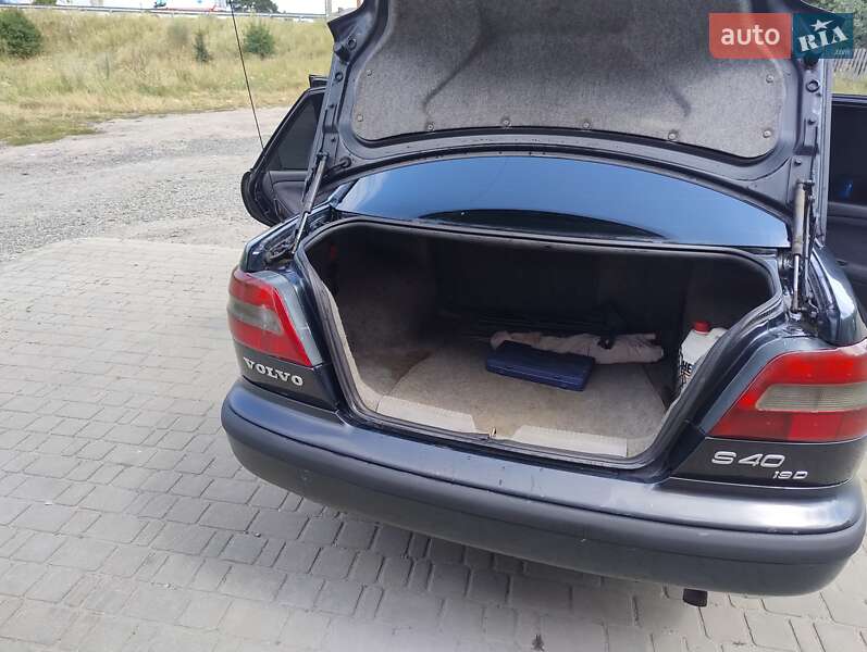 Седан Volvo S40 2000 в Вараші