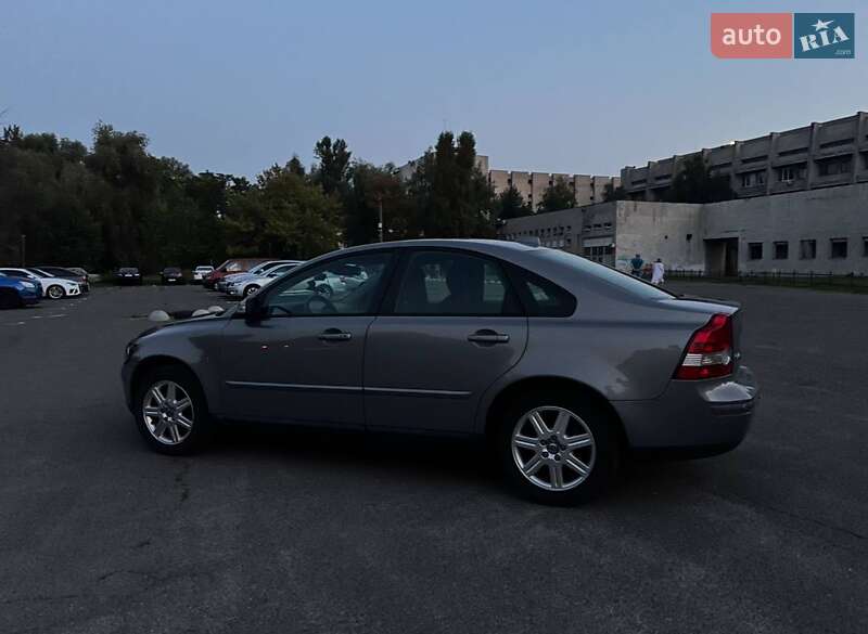 Седан Volvo S40 2006 в Киеве