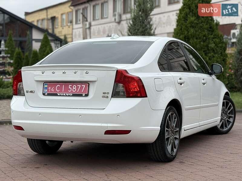 Седан Volvo S40 2010 в Стрые