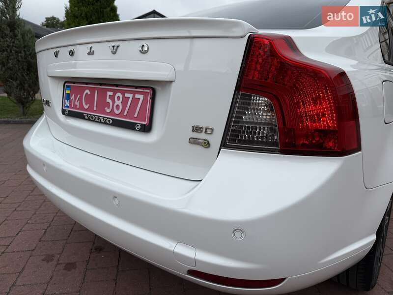 Седан Volvo S40 2010 в Стрые