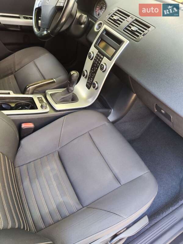 Седан Volvo S40 2010 в Мукачевому